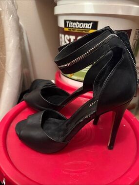 Shoemint Black Strappy Heels